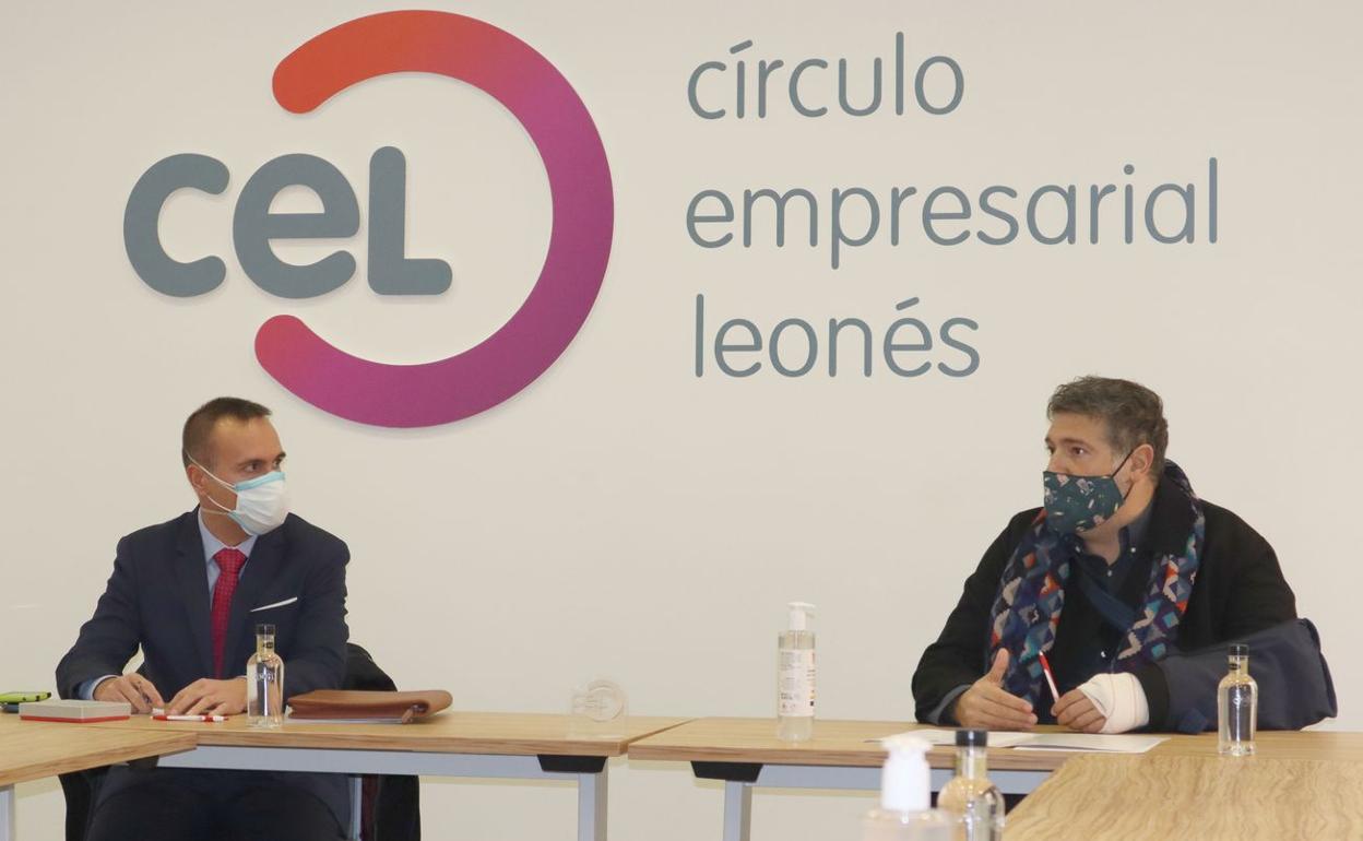 El gerente del Ecyl, Ricardo Fernández, junto al presidente del CEL, Julio César Álvarez.