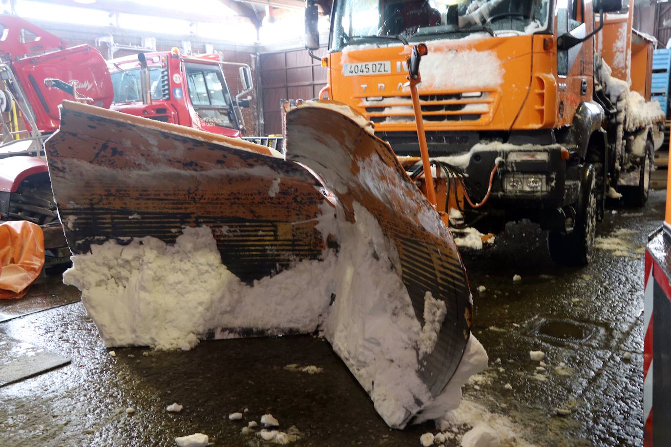Con la caída de las primeras nevadas ya empiezan los preparativos para una nueva temporada de nieve en la estación de San Isidro