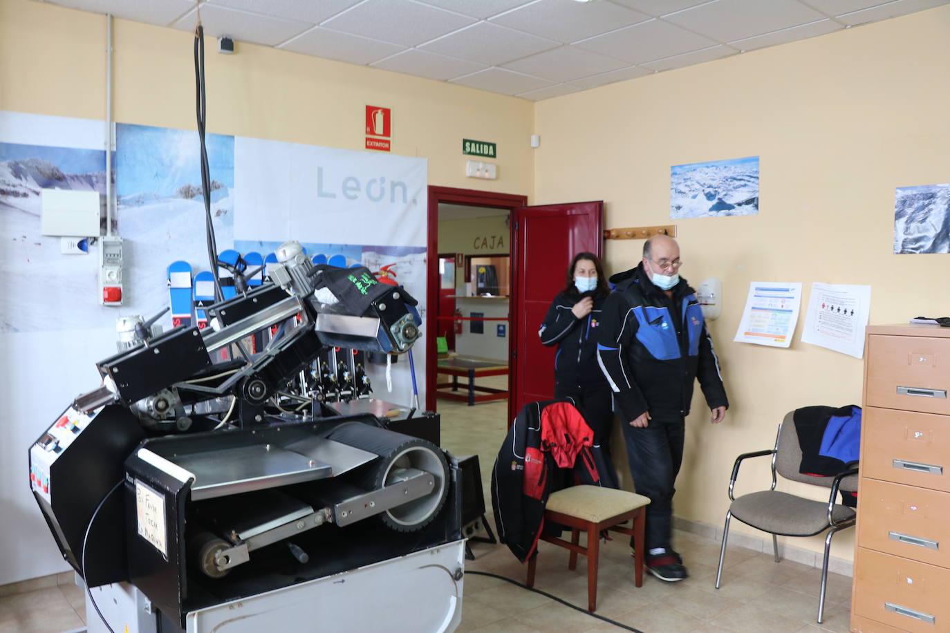 Con la caída de las primeras nevadas ya empiezan los preparativos para una nueva temporada de nieve en la estación de San Isidro