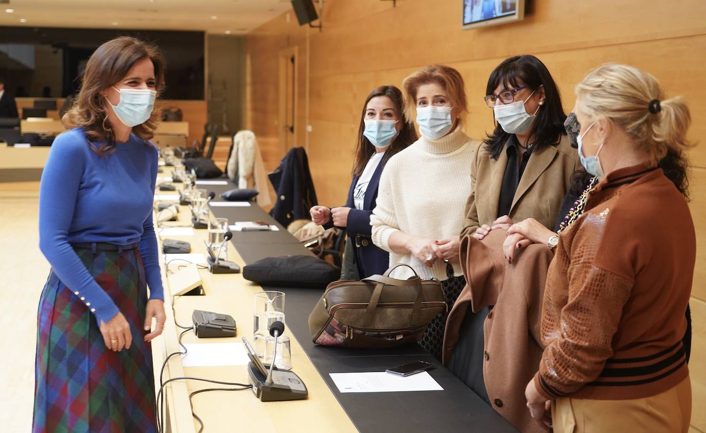 Fotos: Ana Carlota presenta los presupuestos ante las Cortes
