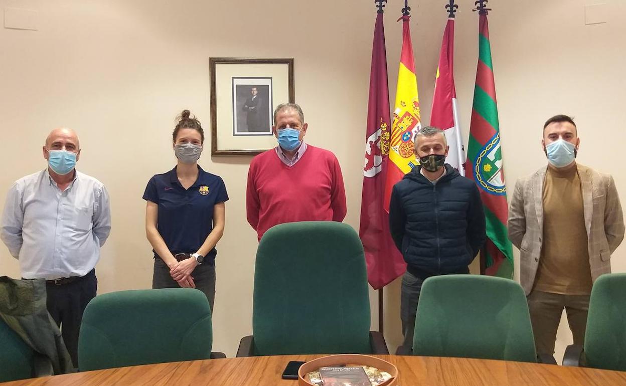 Blanca Fernández, recibida en el Ayuntamietno de Valdefresno.