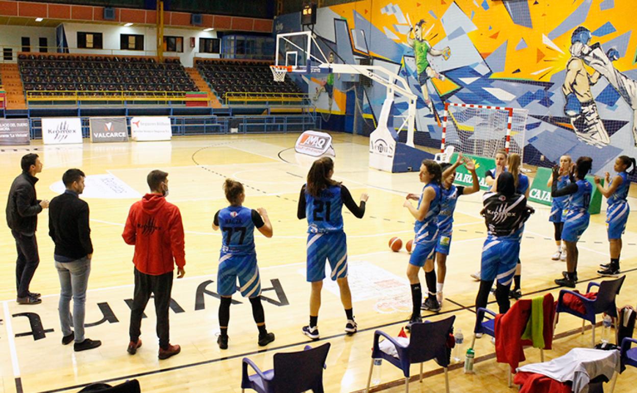 Las jugadoras del Embutidos Pajariel, antes de un partido.