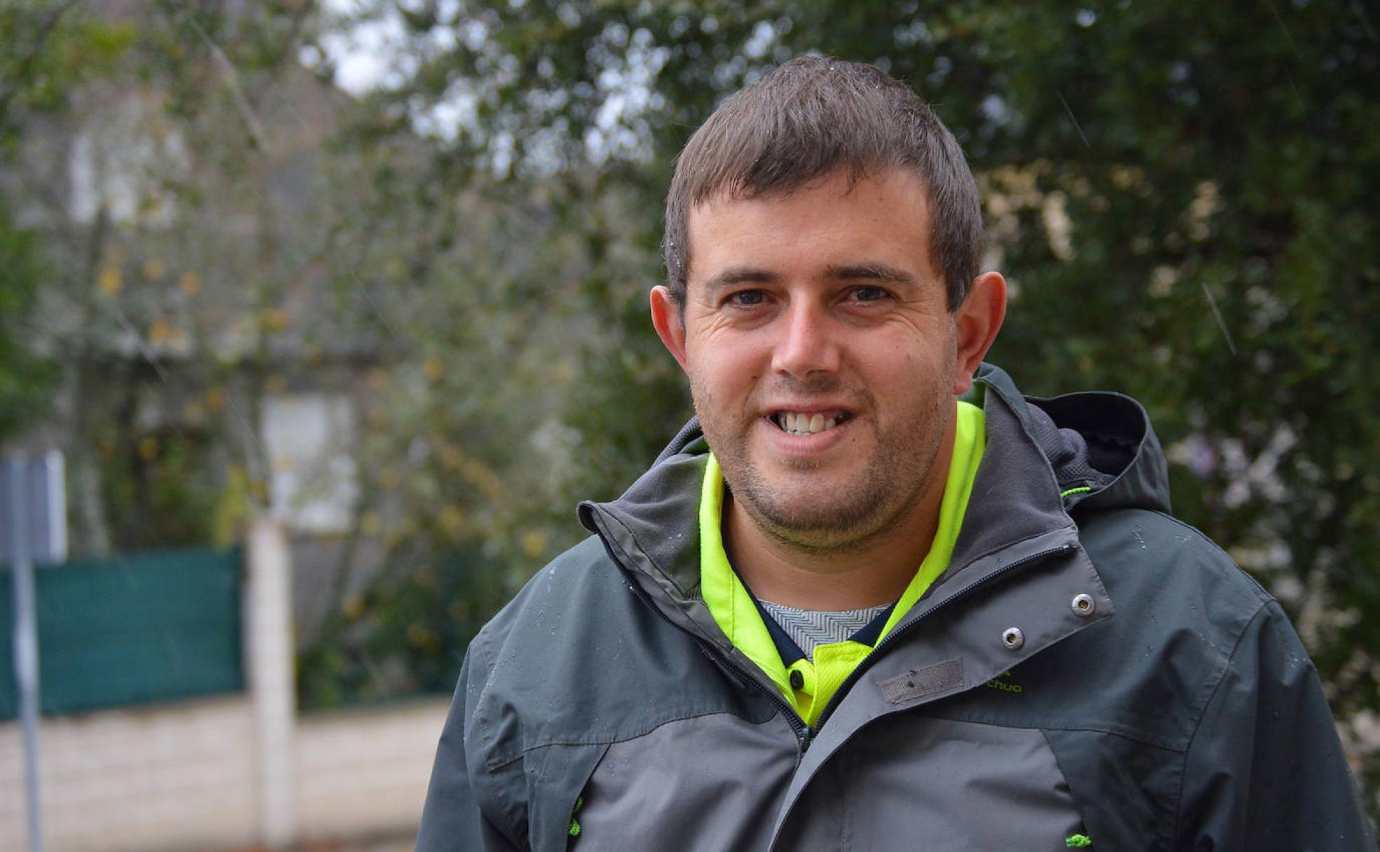 Daniel trabaja como peón en el Ayuntamiento de Cabañas Raras.