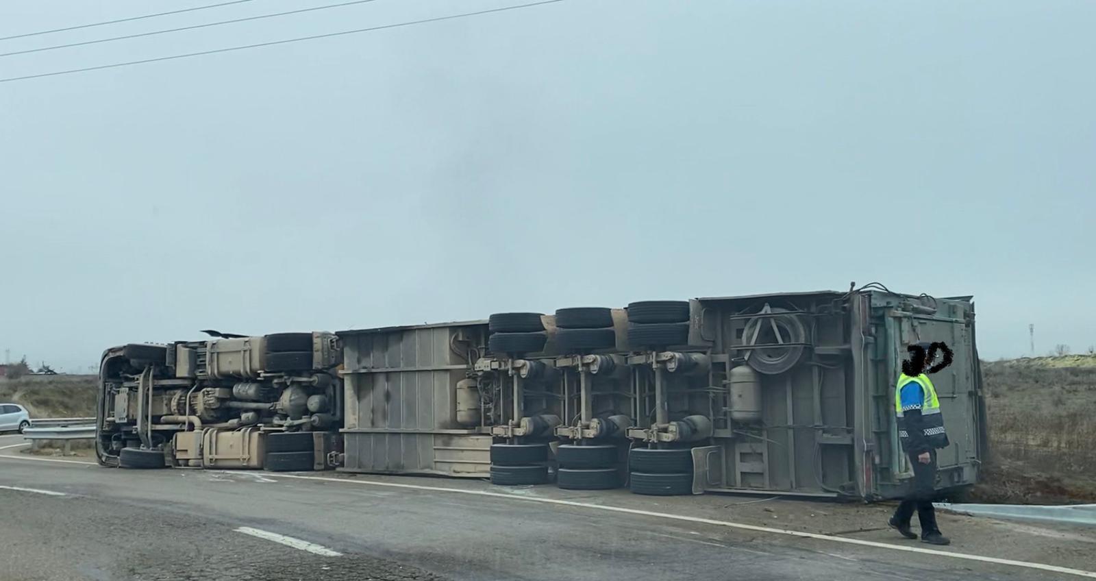 El camión transportaba ganado. 