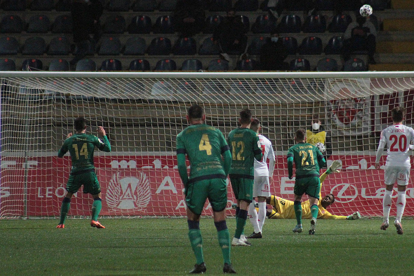 La Cultural y el Villanovense debutaron en el torneo del KO en el Reino de León.