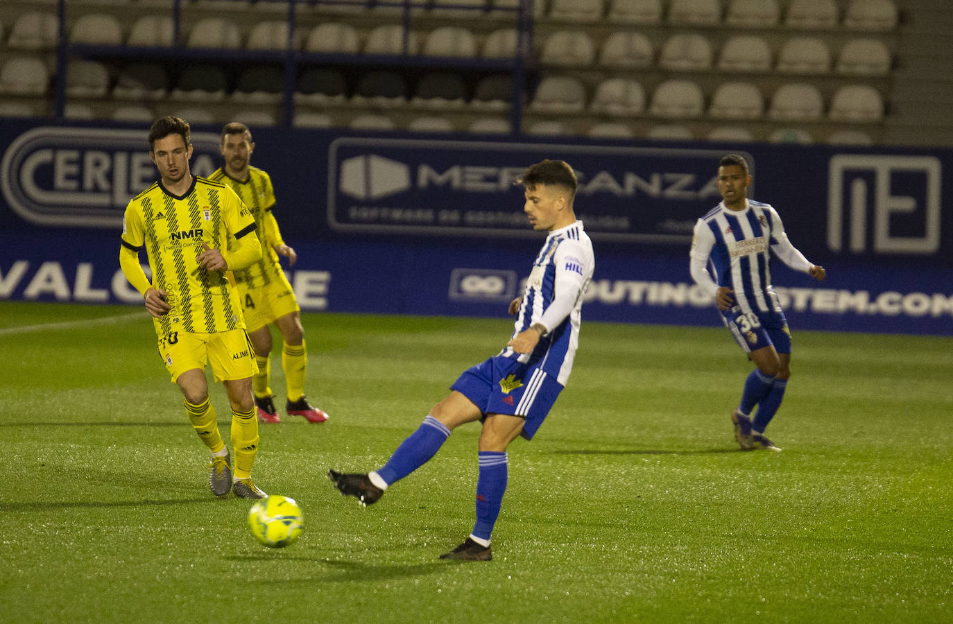 Ambos conjuntos se enfrentaron en el partido que abría la jornada en Segunda División.