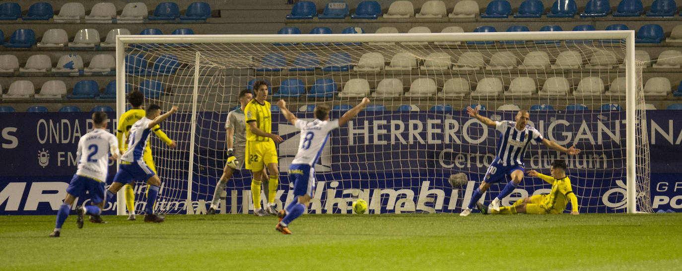 Ambos conjuntos se enfrentaron en el partido que abría la jornada en Segunda División.