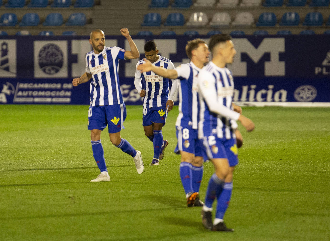 Ambos conjuntos se enfrentaron en el partido que abría la jornada en Segunda División.