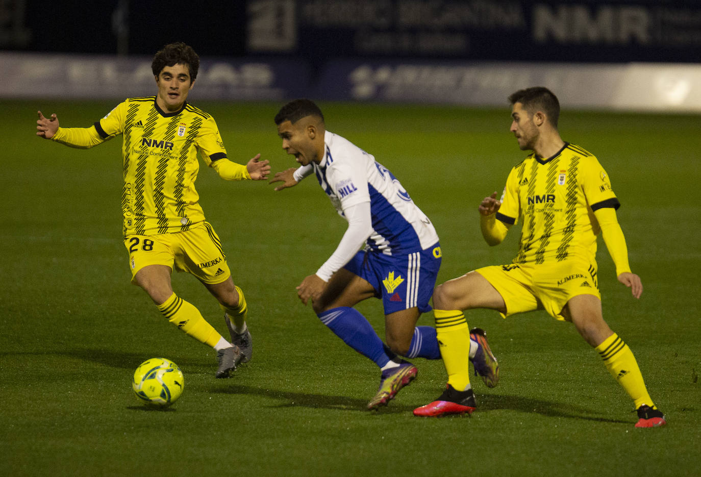 Ambos conjuntos se enfrentaron en el partido que abría la jornada en Segunda División.