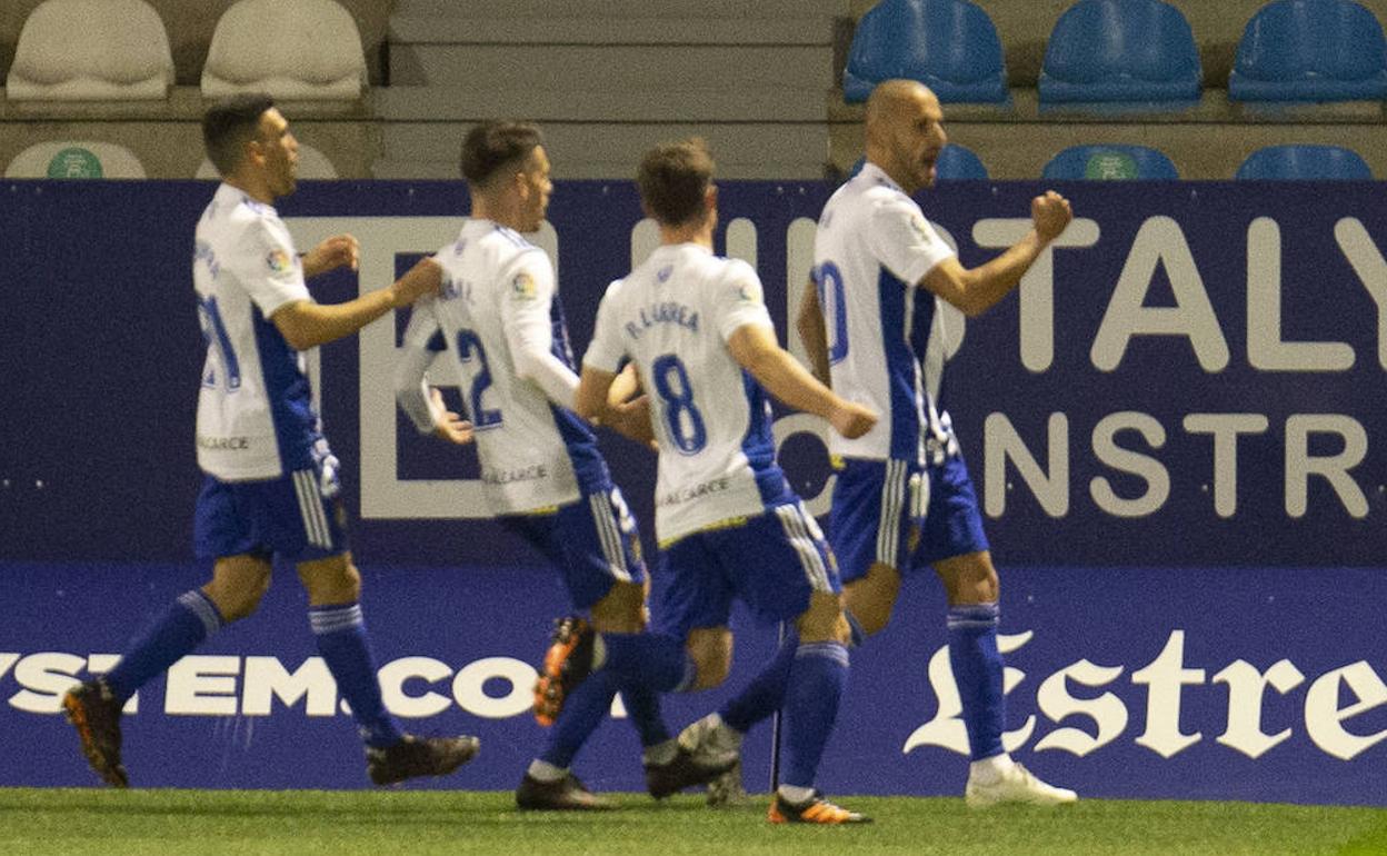 Yuri celebra el tanto de la victoria de la Ponferradina.