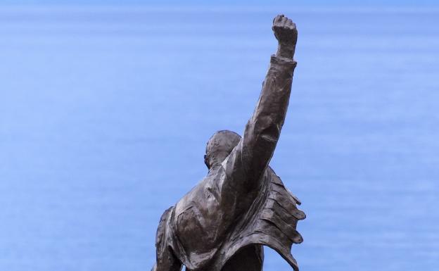 Monumento a Freddie Mercury en Montreux (Suiza).