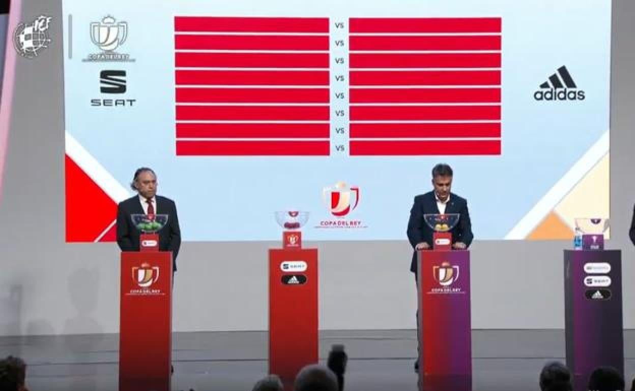 Anterior sorteo de la Copa del Rey con Felipe Llamazares como mano inocente.