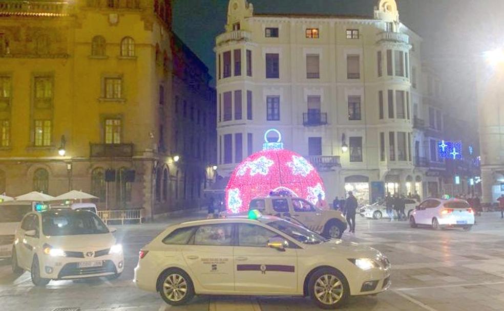 Taxis que iluminan la Navidad a los más mayores