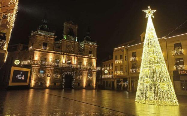 Así es el encendido navideño de Ferrero Rocher en Astorga