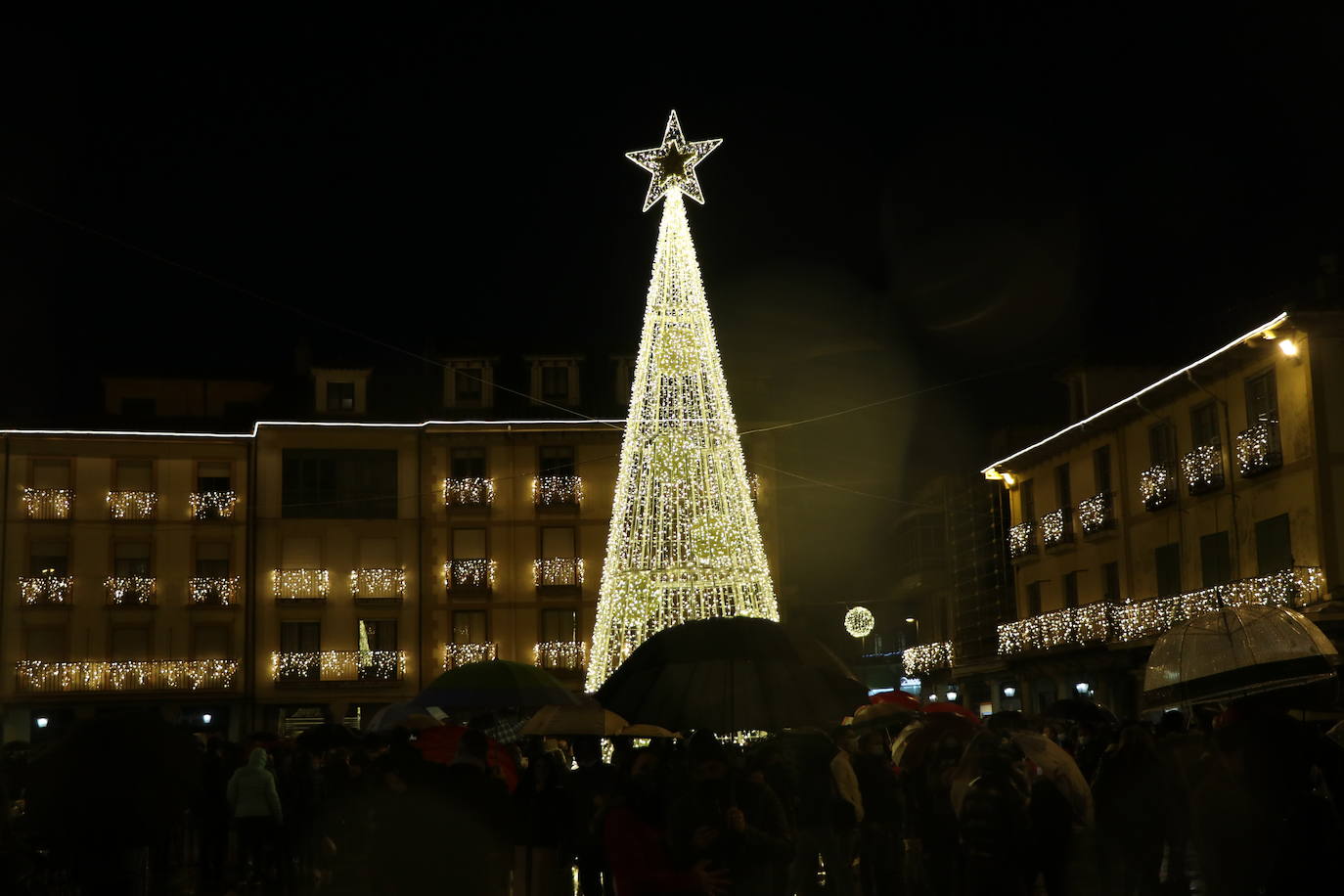 Encendido de las luces de navidad de Ferrero Rocher en Astorga
