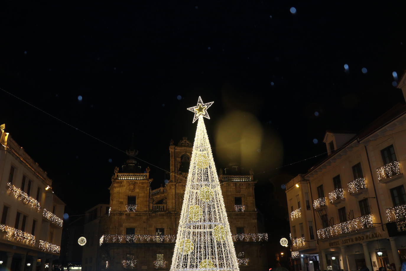 Encendido de las luces de navidad de Ferrero Rocher en Astorga