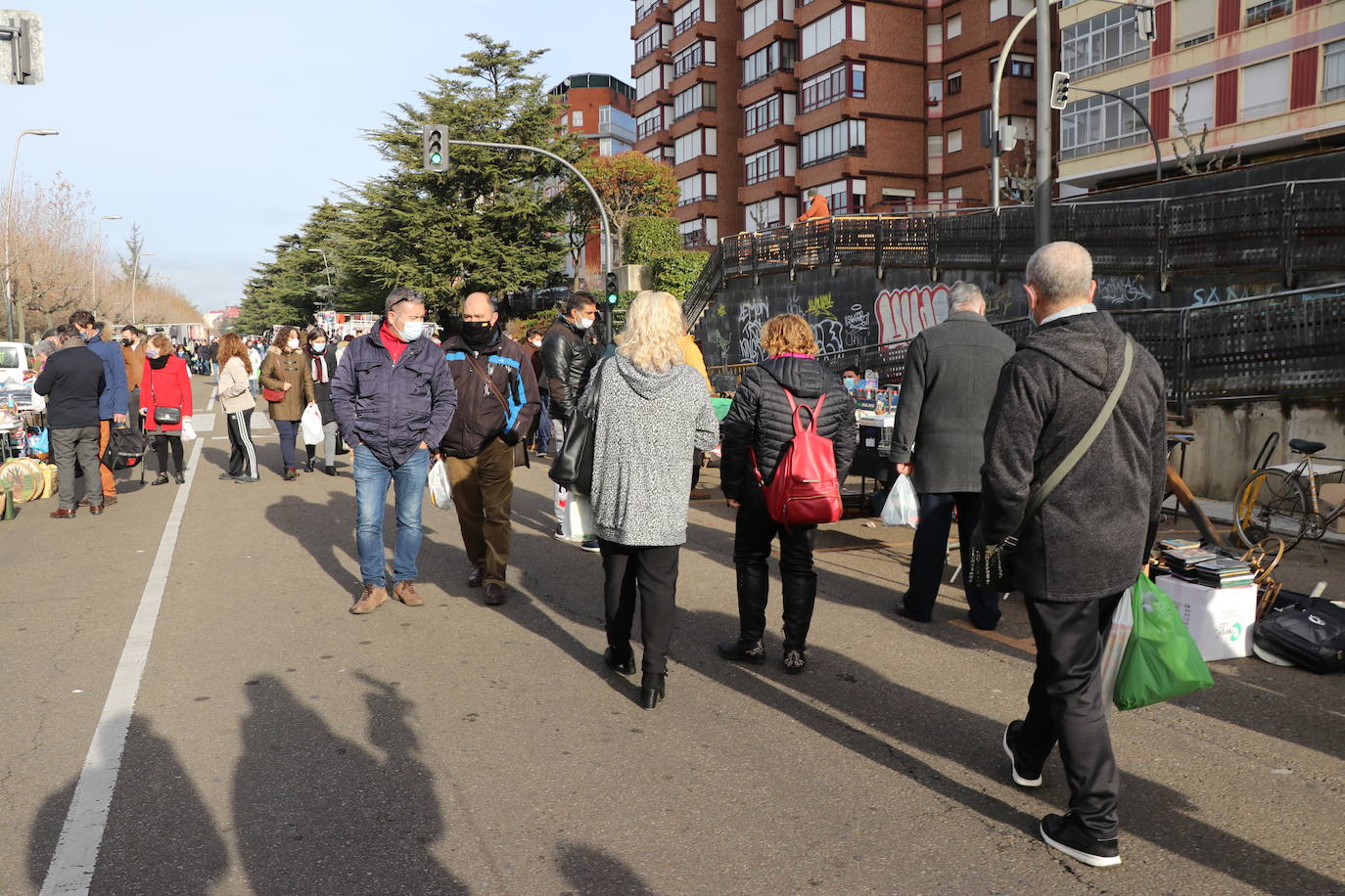 Los puestos de los vendedores ambulantes han podido regresar a la calle para ejercer su trabajo.