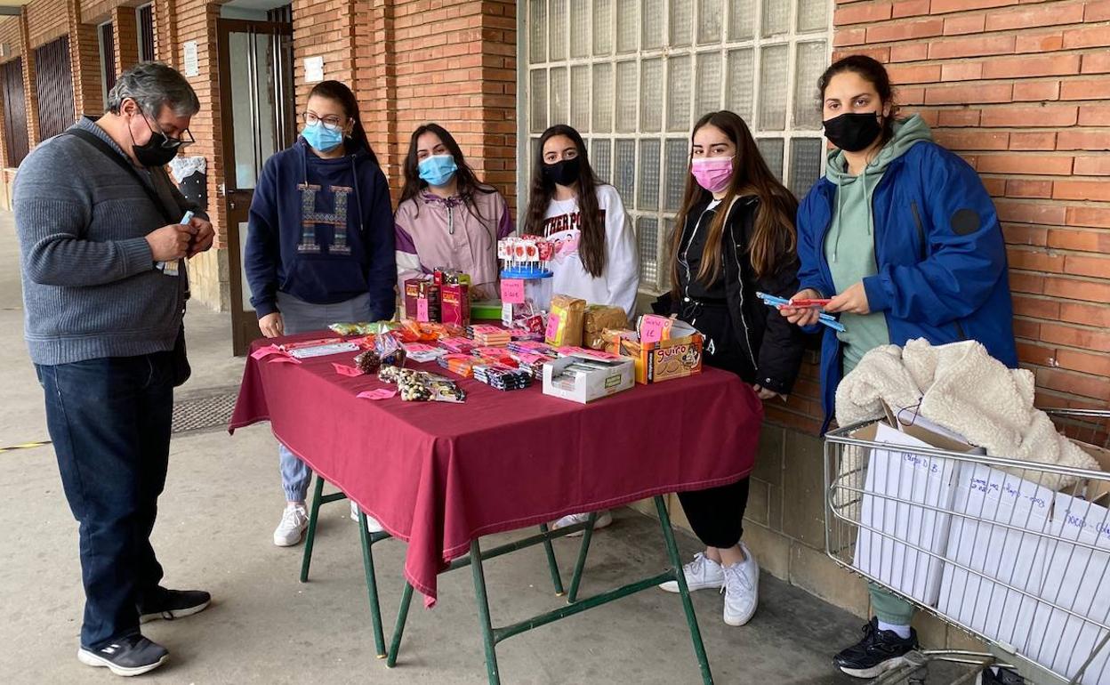 Mercadillo de Comercio Justo realizado por loa alumnos de este centro.