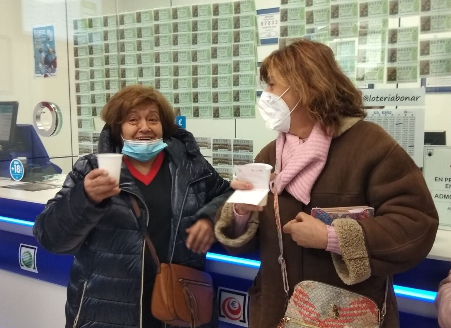 La localidad leonesa de Boñar vio hoy cómo la suerte le sonreía por tercera vez en el Sorteo de Navidad en el que ha repartido 5,6 millones de euros en 14 décimos vendidos en la Administración número 1 de este pueblo de montaña que en 2014 y en 1988 también se vio agraciado con el Gordo. 