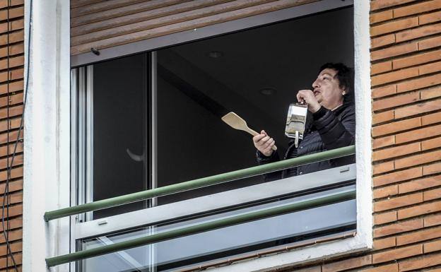 Cacerolas contra Castilla y León. Los balcones leoneses replicaron el 23 de abril contra la comunidad y reivindicar así la creación de una nueva autonomía. 