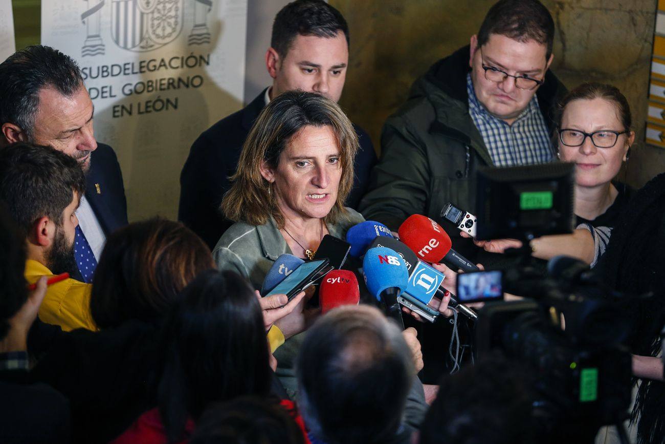 El Gobierno de España, representado por la ministra Teresa Ribera, se suma a la Mesa por León y manifiesta su «compromiso y voluntad» para «construir propuestas concretas» y activar una realidad económica que dote de futuro a la provincia leonesa.