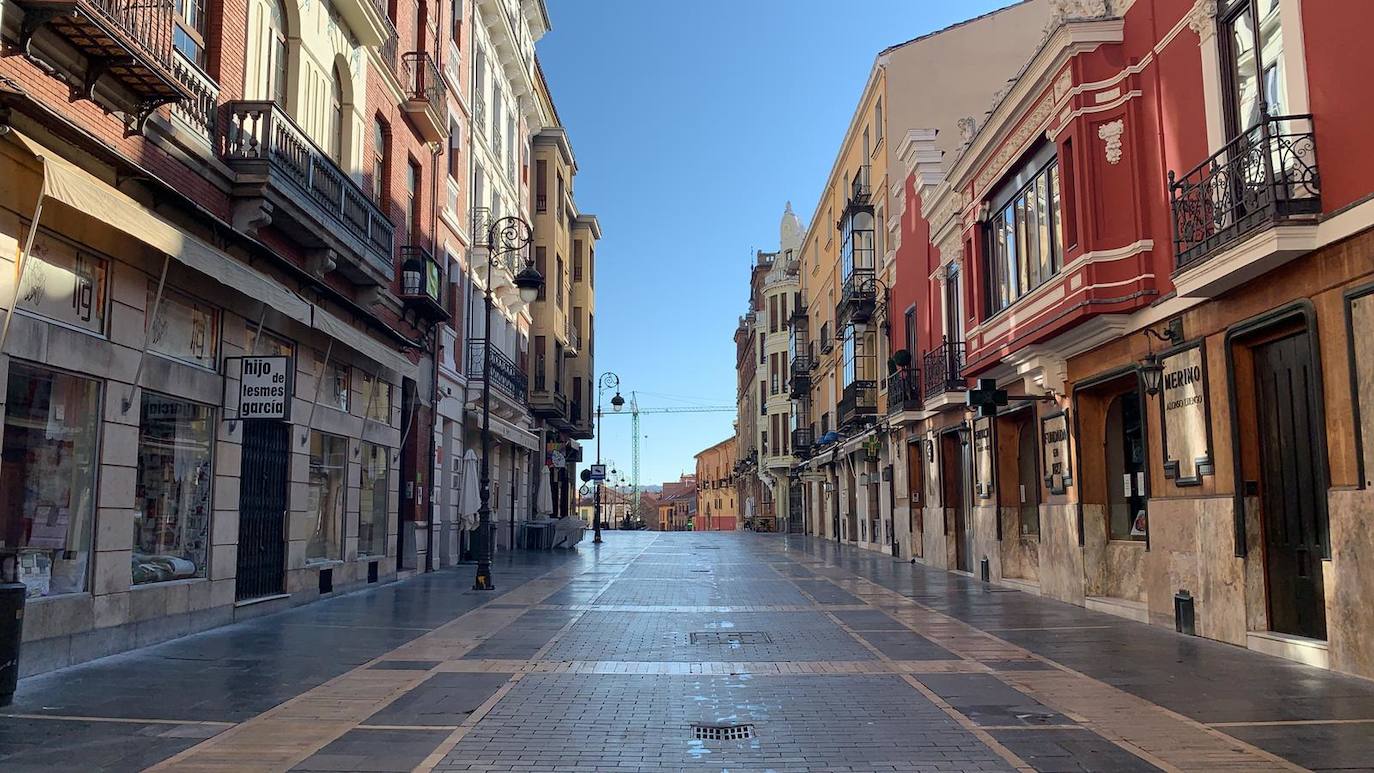 Durante varias semanas las calles de León se mostraron desérticas. Una estampa histórica en la lucha contra un virús en horas altas.