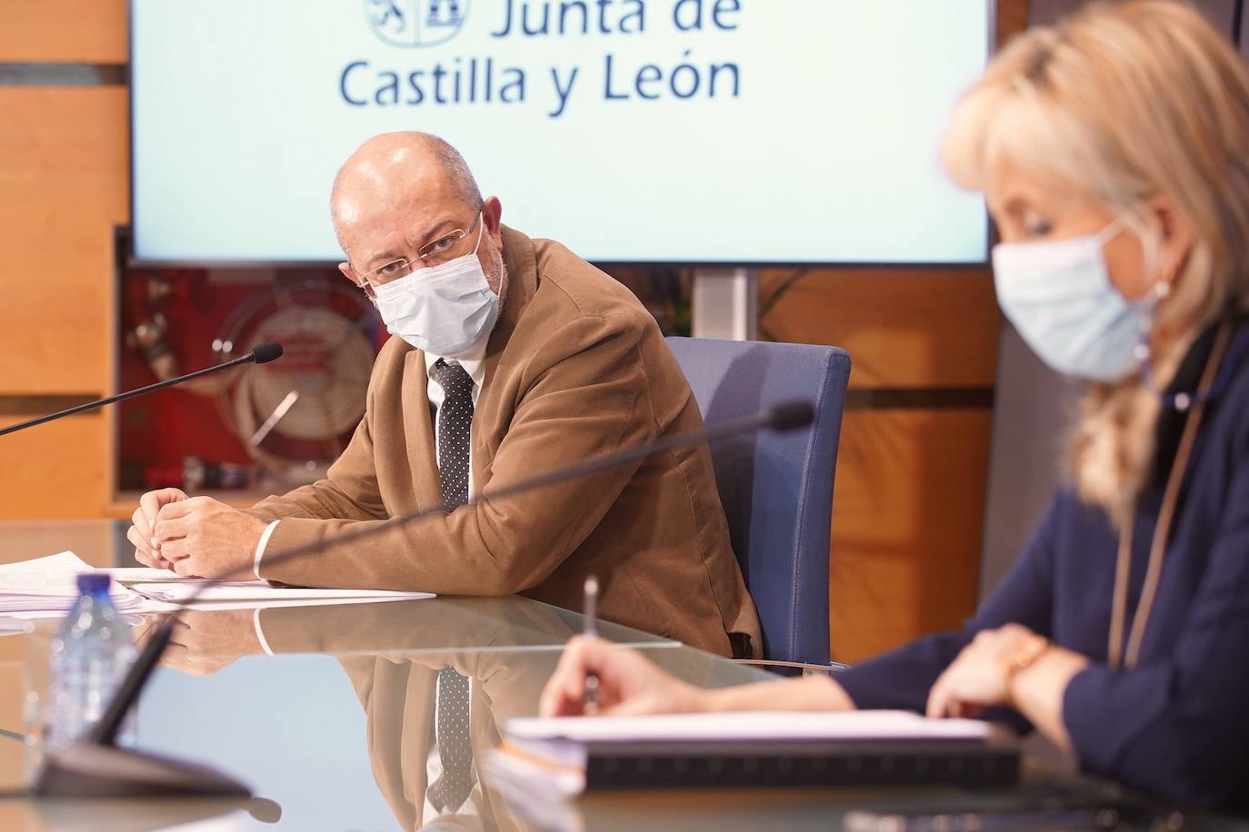 El vicepresidente, portavoz y consejero de Transparencia, Ordenación del Territorio y Acción Exterior, Francisco Igea, y la consejera de Sanidad, Verónica Casado, comparecen en rueda de prensa telemática posterior al Consejo de Gobierno. 