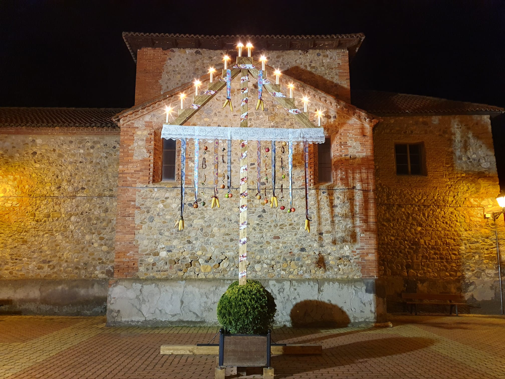 Uno de los ramos más vistosos de la provincia por su dimensiones, decoración y colorido 