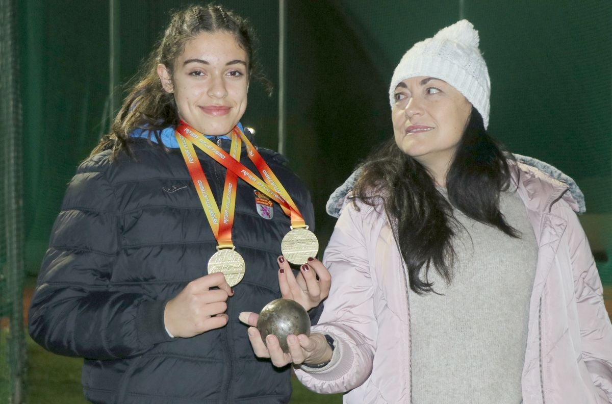 Fotos: Margarita Ramos y Fiona Villarroel, madre e hija con sangre de campeonas