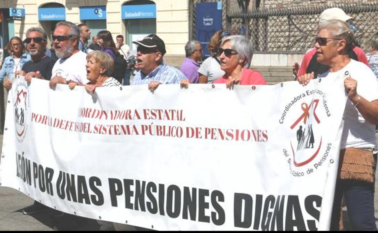 Una de las concentraciones de la Coordinadora Estatal por la Defensa del Sistema Público de Pensiones en León.