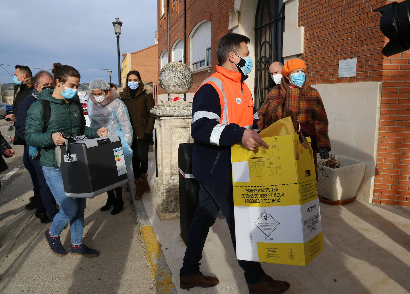 Fotos: Las primeras dosis de la vacuna contra la covid-19 llegan a la comunidad