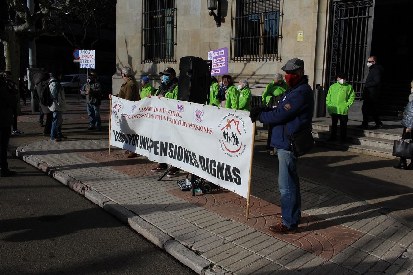 Concentración de los pensionistas para exigir unas pensiones justas.