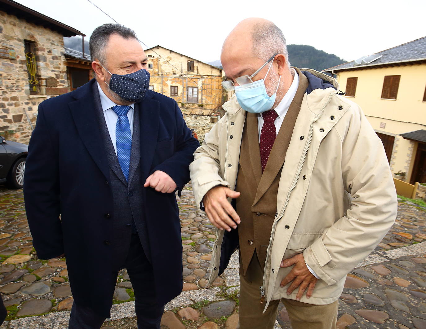 La localidad leonesa recibió la visita de las autoridades eclesiásticas y políticas para este acto simbólico.