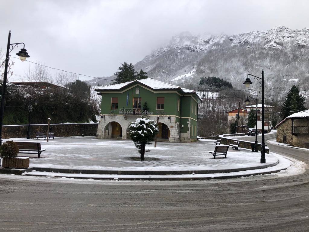 Fotos: Picos de Europa comienza el año bajo la nieve