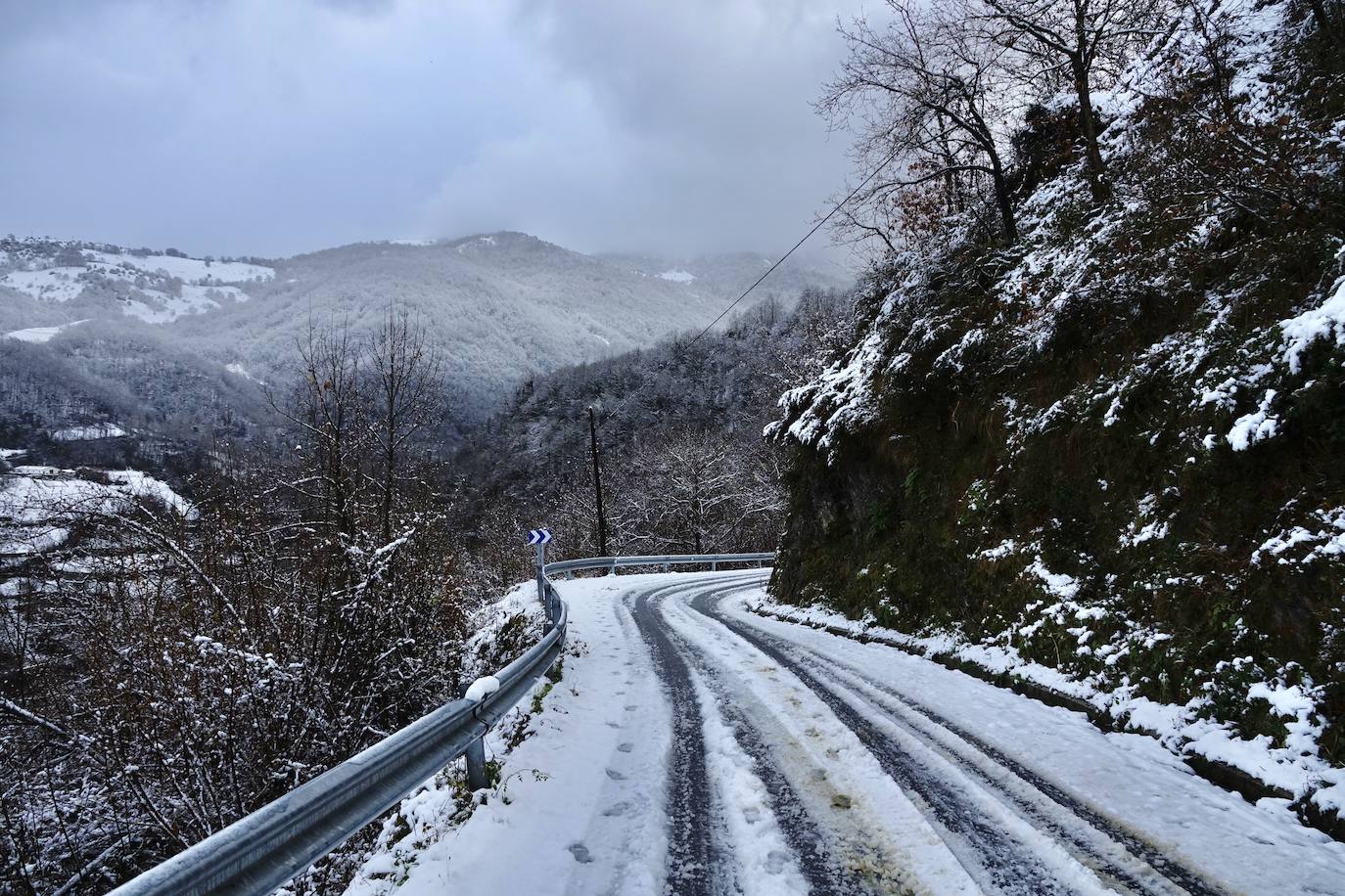 Fotos: Picos de Europa comienza el año bajo la nieve