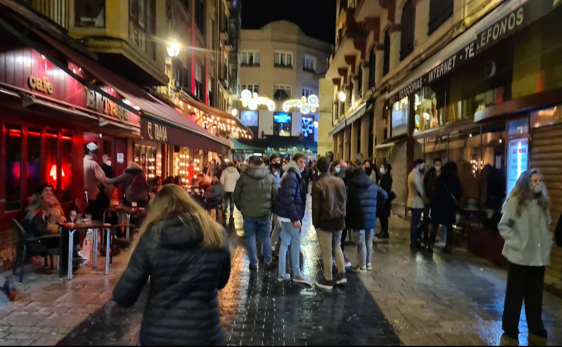 Las calles del Barrio Húmedo durante la tarde del 31 de diciembre.