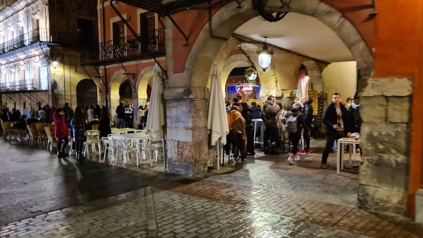 Los leoneses buscan el ocio durante la tarde ante la imposibilidad de salir por la noche.