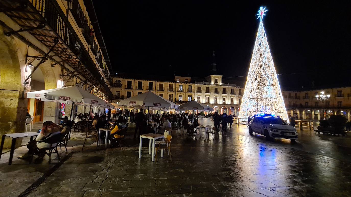 Los leoneses buscan el ocio durante la tarde ante la imposibilidad de salir por la noche.