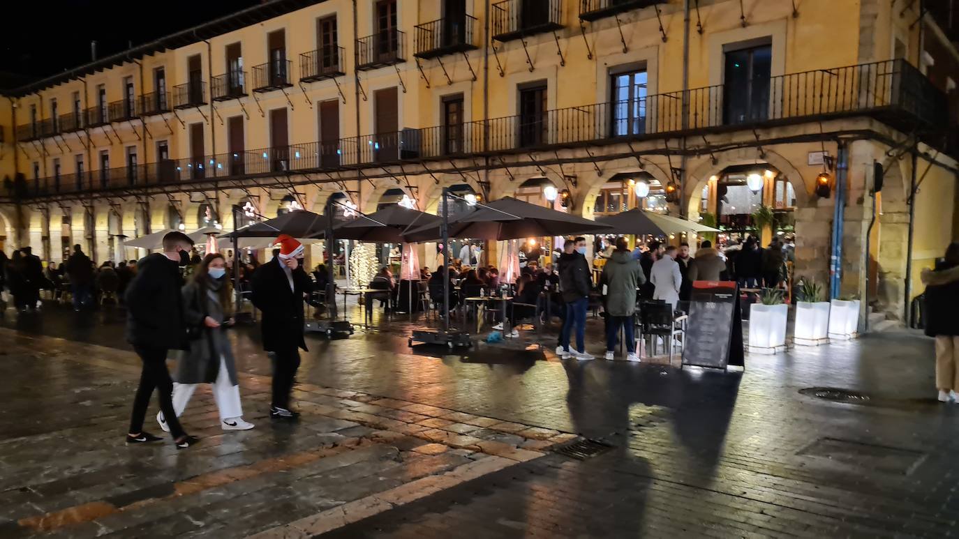 Los leoneses buscan el ocio durante la tarde ante la imposibilidad de salir por la noche.