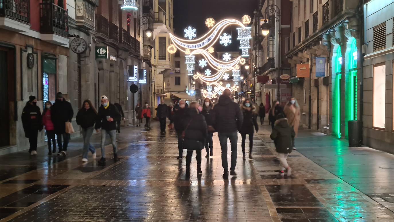 Los leoneses buscan el ocio durante la tarde ante la imposibilidad de salir por la noche.