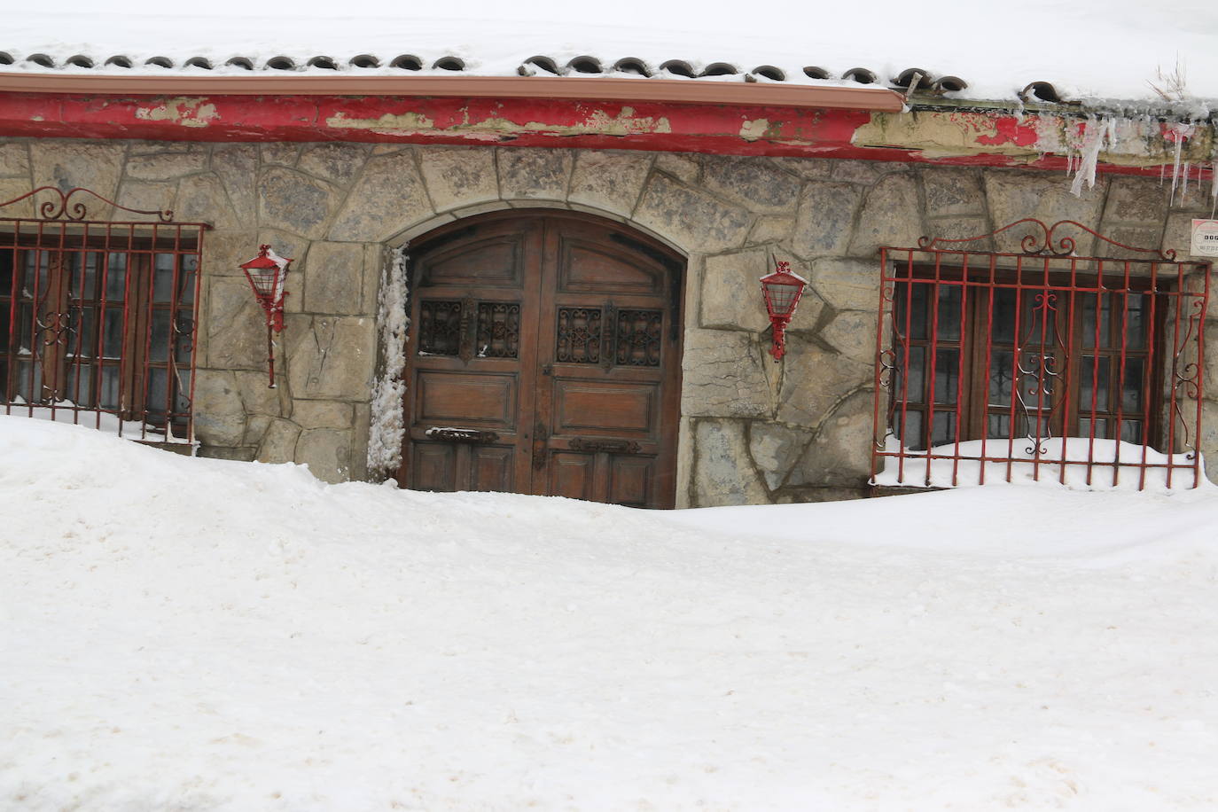 El norte vive una jornada bajo la nieve a la espera de una pequeña tregua.