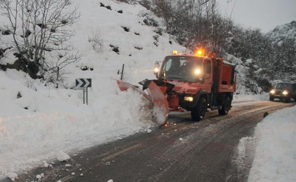 La nieve impide la circulación en nueve tramos. 