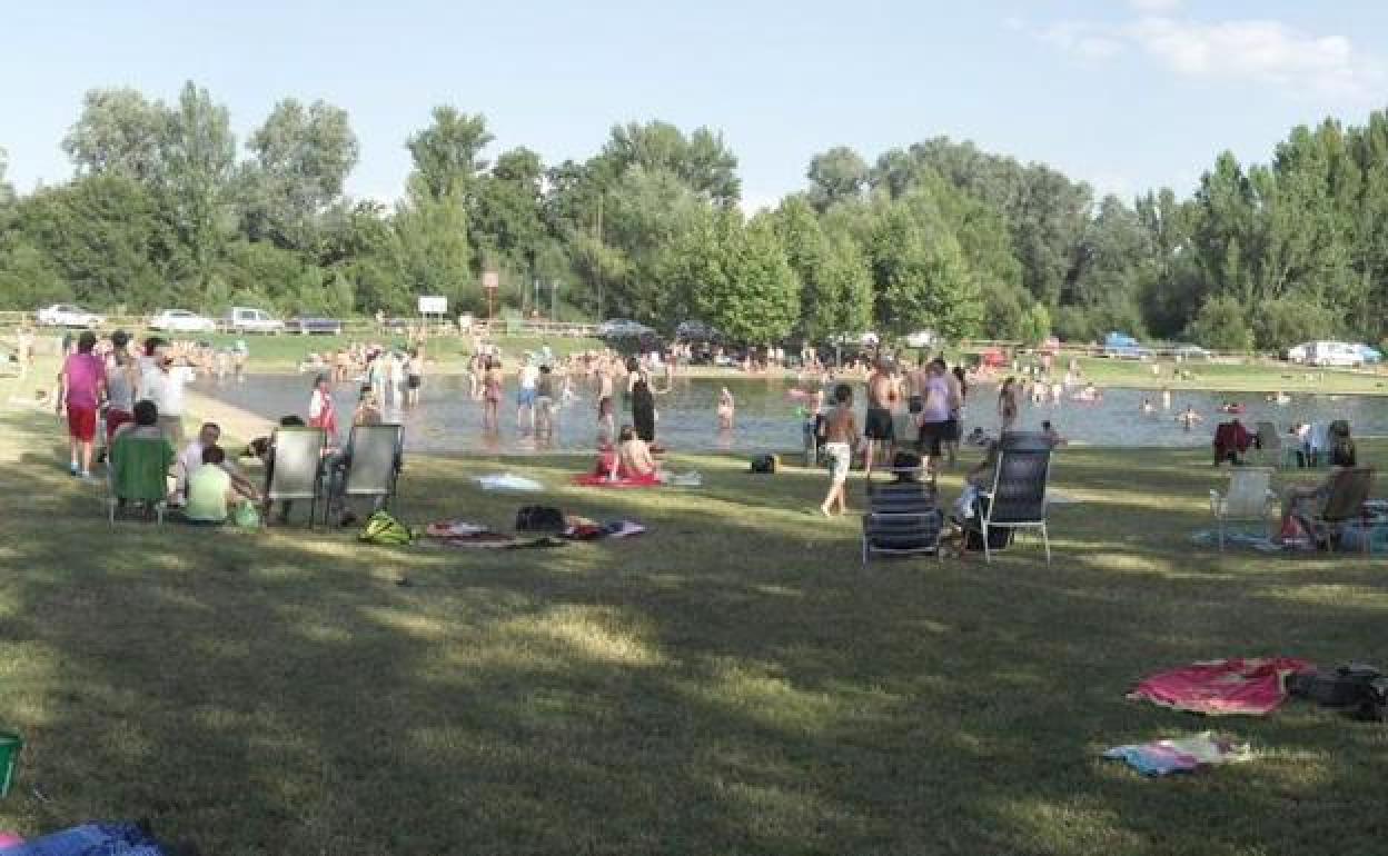 Vista de una playa fluvial. 