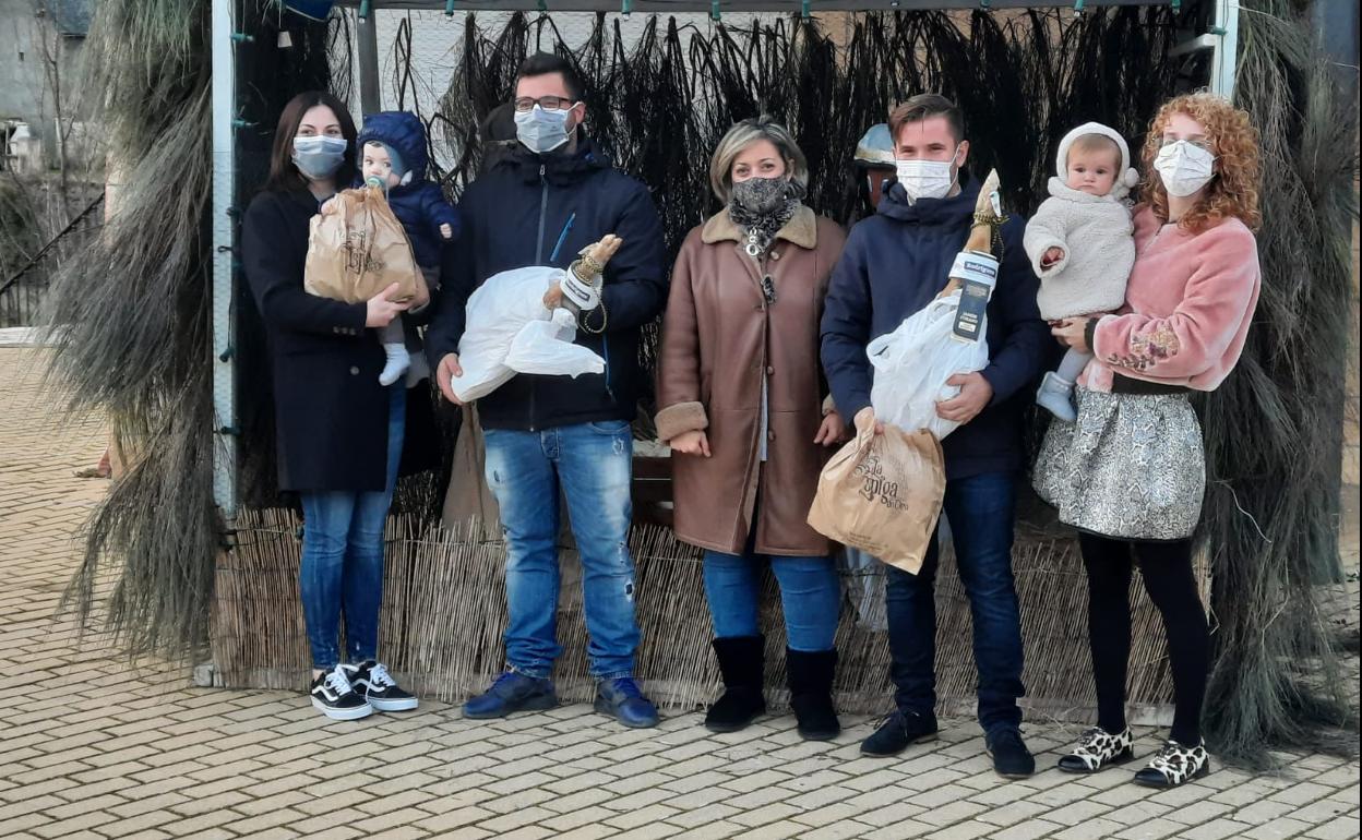 Foto de familia de la tradición en La Ribera de Folgoso. 