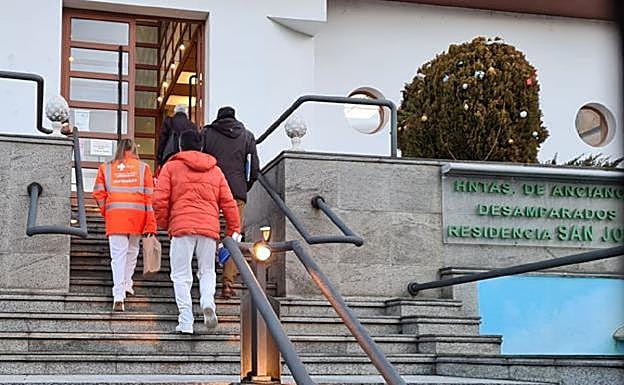 Galería. Imágenes del primer día de vacunación en León. 