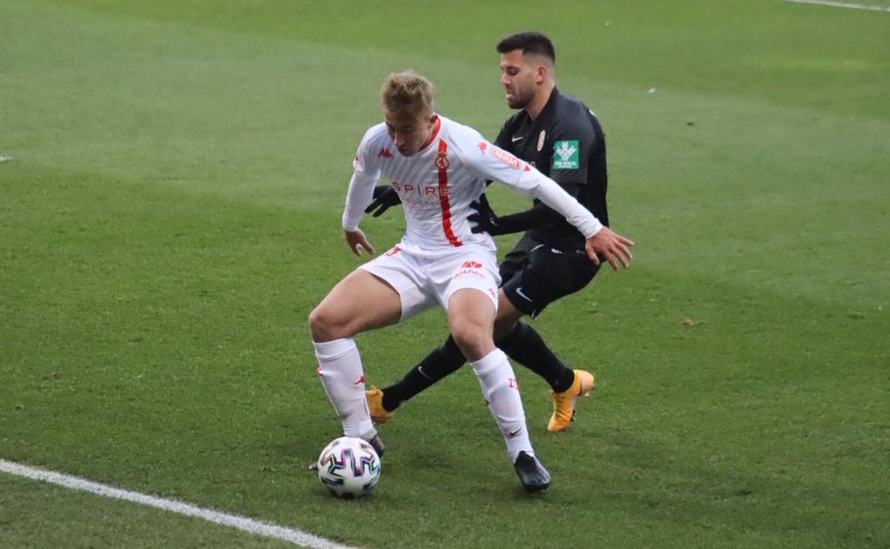 Rodri, en una acción ante el Granada.