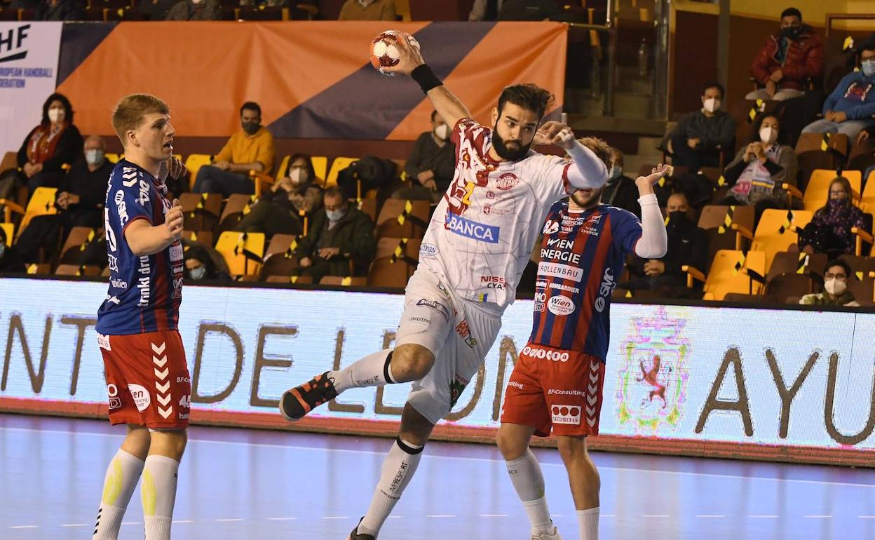 Rubén Marchán, en un partido con el Abanca Ademar.