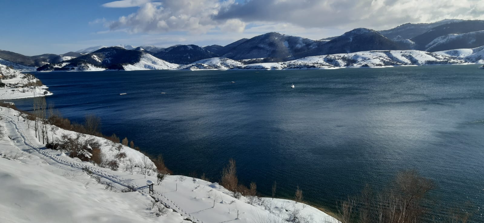 Espectaculares imágenes de Riaño cubierto por la nieve.