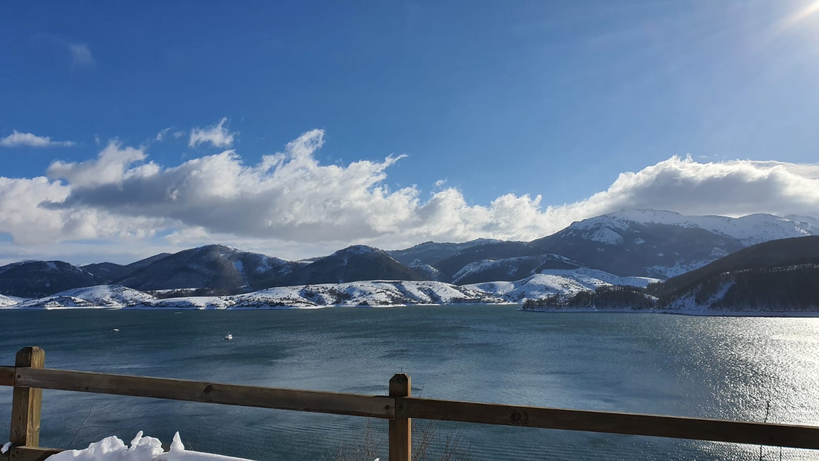 Espectaculares imágenes de Riaño cubierto por la nieve.