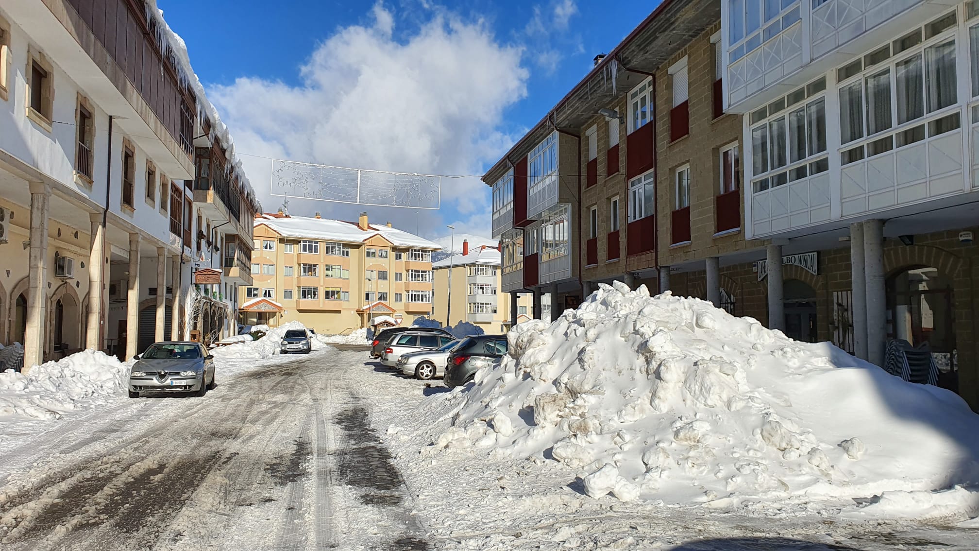 Espectaculares imágenes de Riaño cubierto por la nieve.